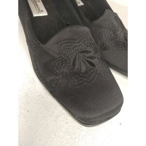 Penmans Embroidered‎ Women's Black Classic Loafers Sz 7.5